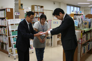 東出雲町図書贈呈式